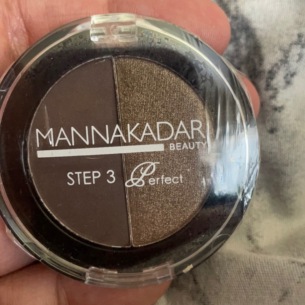Mannakadar Beauty twin eyeshadow Nemesis/Medusa
